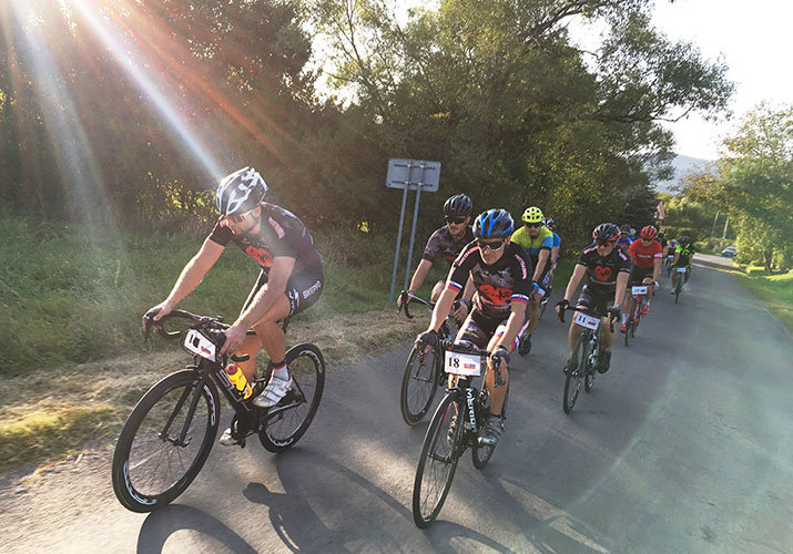 V jakých formacích jezdí cyklistický peloton?