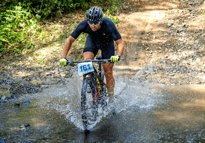 Recenze: „Uvolni svou přirozenost“ v letním setu cyklo oblečení od UYN