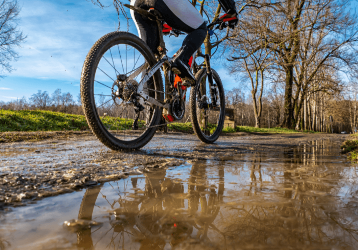 MTB a podzim: Jak se obléct na horské kolo?