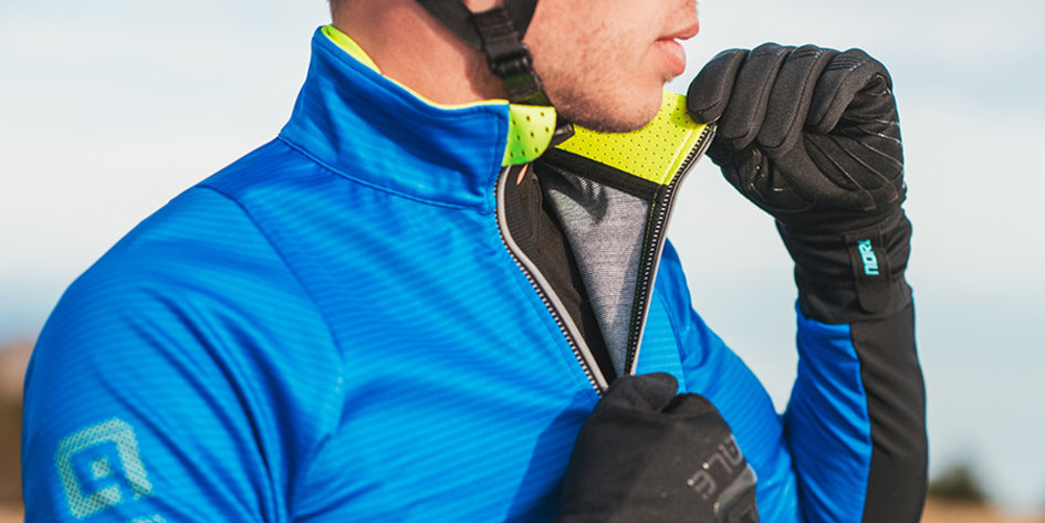Jaký je rozdíl mezi cyklistickou bundou a zimním dresem?>