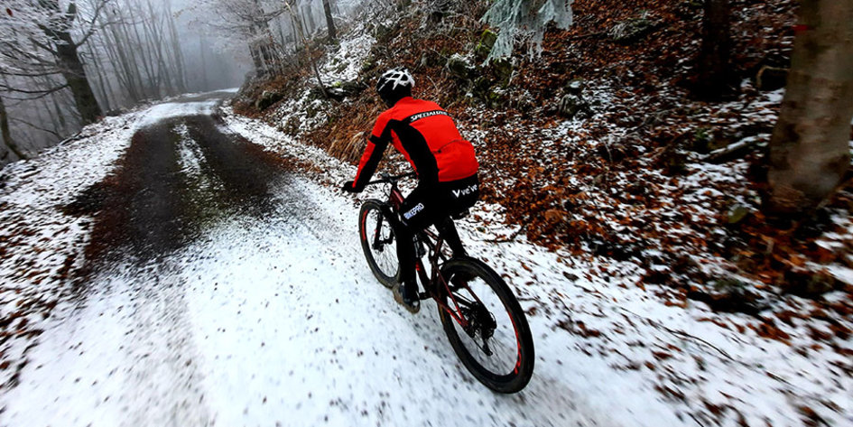 NA CO SI DÁT POZOR PŘI ZIMNÍ CYKLISTICE?>