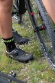 ALÉ Cyklistické ponožky klasické - LOGO Q-SKIN  - černá/žlutá