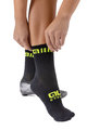 ALÉ Cyklistické ponožky klasické - LOGO Q-SKIN  - černá/žlutá