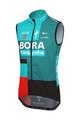 LE COL Cyklistická vesta - BORA HANSGROHE 2022 - červená/černá/zelená