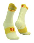 COMPRESSPORT Cyklistické ponožky klasické - PRO RACING V4.0 RUN HIGH - žlutá/červená