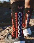COMPRESSPORT Cyklistické ponožky klasické - PRO RACING 4.0 TRAIL - černá/červená