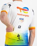 SPORTFUL Cyklistický dres s krátkým rukávem - TOTAL ENERGIES 2022 - bílá/modrá/oranžová/žlutá