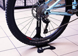 UNIOR stojan - STAND - černá