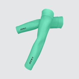 ZONE3 Cyklistické návleky na ruce - AQUAFLO PLUS - světle zelená