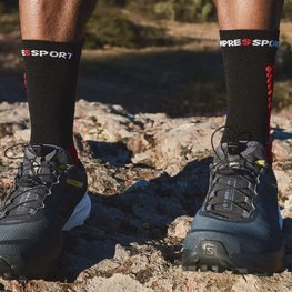 COMPRESSPORT Cyklistické ponožky klasické - PRO RACING 4.0 TRAIL - černá/červená