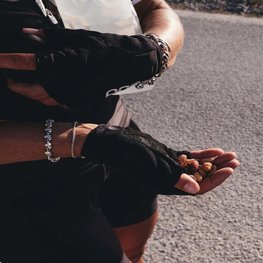 POC Cyklistické rukavice krátkoprsté - ESSENTIAL - černá