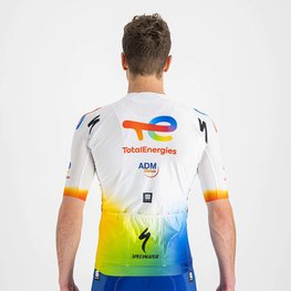 SPORTFUL Cyklistický dres s krátkým rukávem - TOTAL ENERGIES 2022 - bílá/modrá/oranžová/žlutá