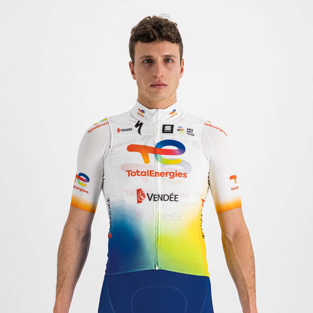 
                SPORTFUL Cyklistická vesta - TOTAL ENERGIES 2022 - bílá/modrá/žlutá/oranžová XL
            